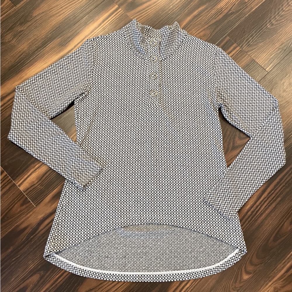 Merrill 1/4 snap pullover shirt. Size L (women). Hi-low hem.